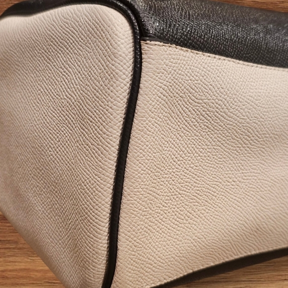 COACH Crossgrain Leather Bennett Shoulder Bag - Navy And Off White - Picture 6 of 10